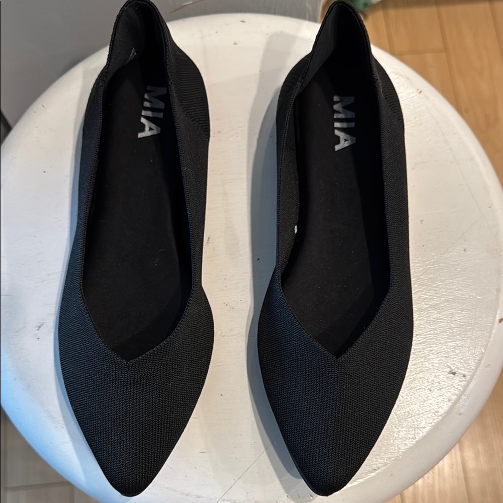 MIA Black Flats Sleek Minimalist Design